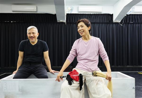 兩位國家文藝獎得主古名伸與李小平,歷經三年琢磨,聯手創作〈星圖〉。