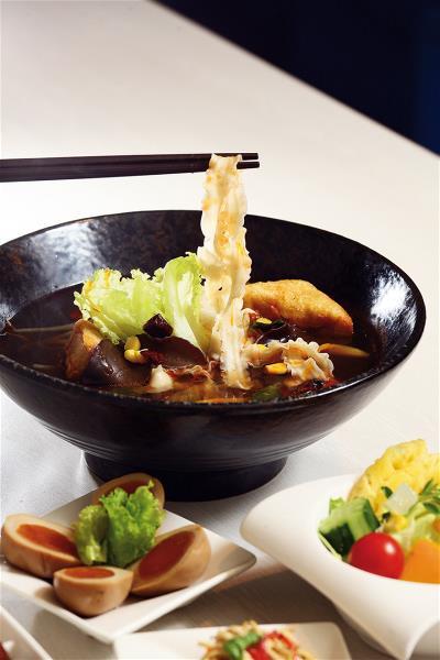 過去麵食只是農忙時期的點心,如今已成為生活日常。圖為素麵