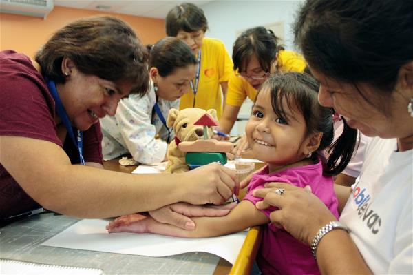 在外交部支持下，自2011年起，陽光基金會與尼加拉瓜兒童燒傷協會合作舉辦「中南美洲燒傷復健種子培訓計畫」。（陽光基金會提供）