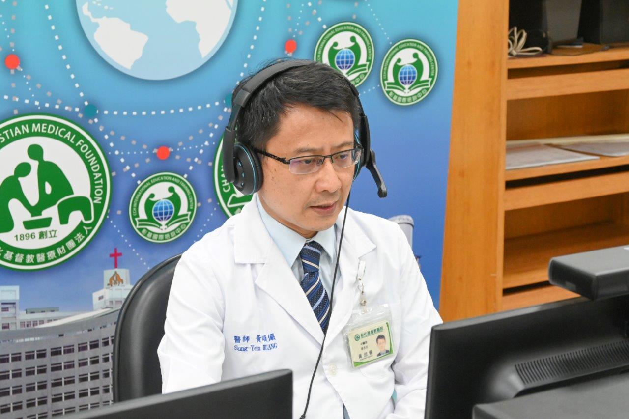 Dr. Huang Sung-Yen, Director of  Chinese Medicine Department of CCH shared the experience of using Chinese Medicine as treatment in Coronavirus cases