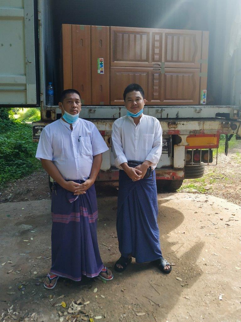 Dr Saw Hser Mu Lar (left), the superintendent of Mawlamyine Christian Leprosy Hospital and Mr. Nyan Lin John (right), the purchase supervisor confirmed the donation supplies.