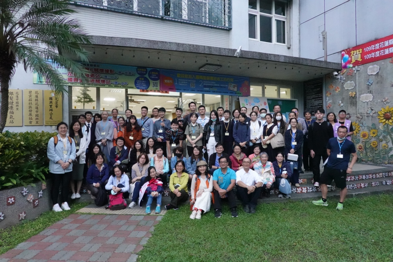 花蓮場學員參訪碧雲莊社區合照。